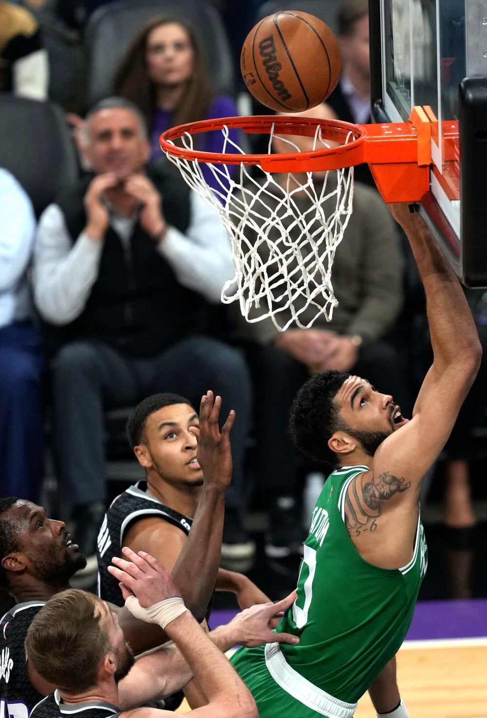 九游体育下载app波士顿凯尔特人训练开放日，转会期远射贴柱引欢呼，NBA常规赛在即，控场能力受关注的简单介绍