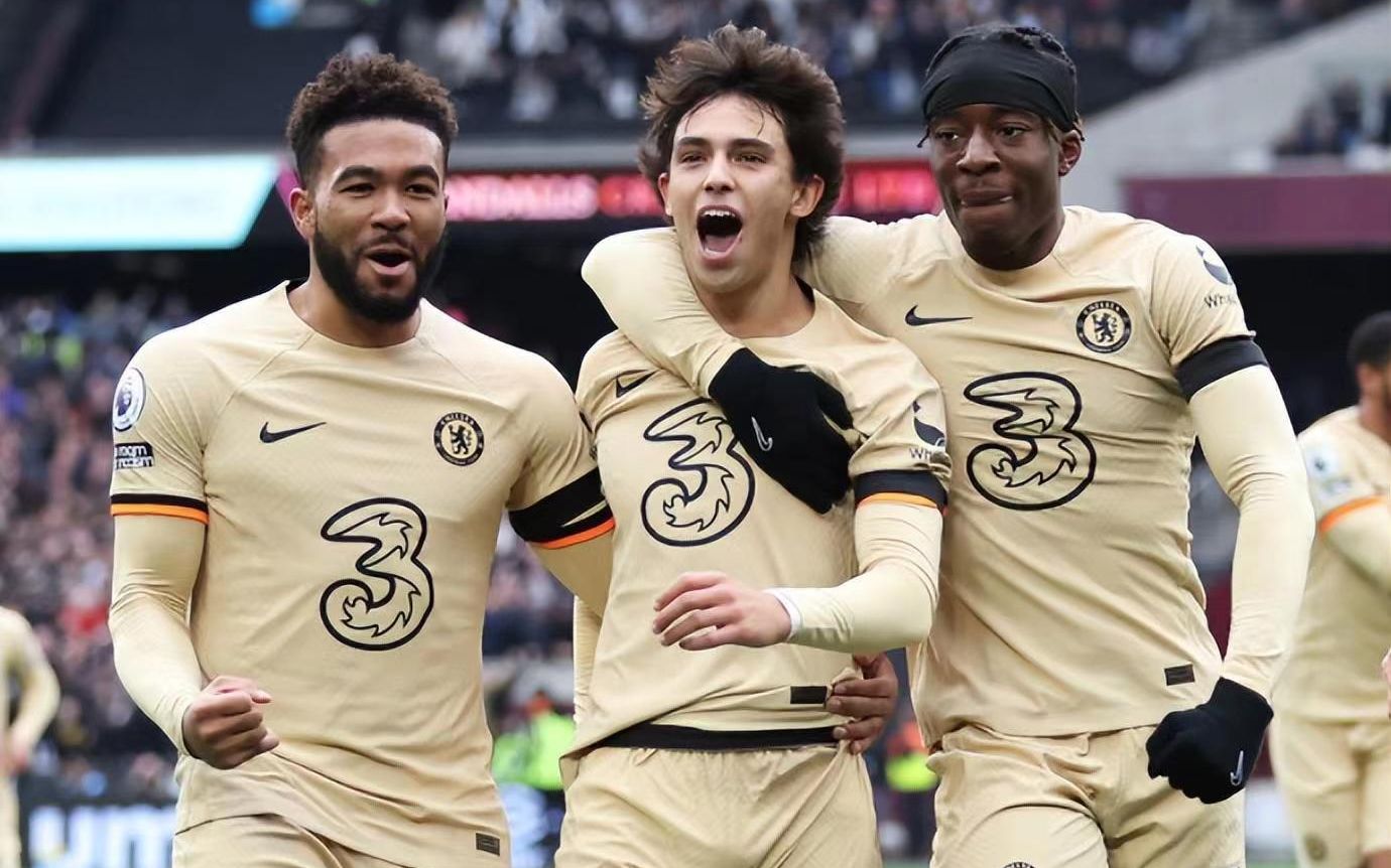 九游体育首页入口勒沃库森迎英超关键赛；集结日完成体检；气氛紧张；球探报告显示潜力的简单介绍