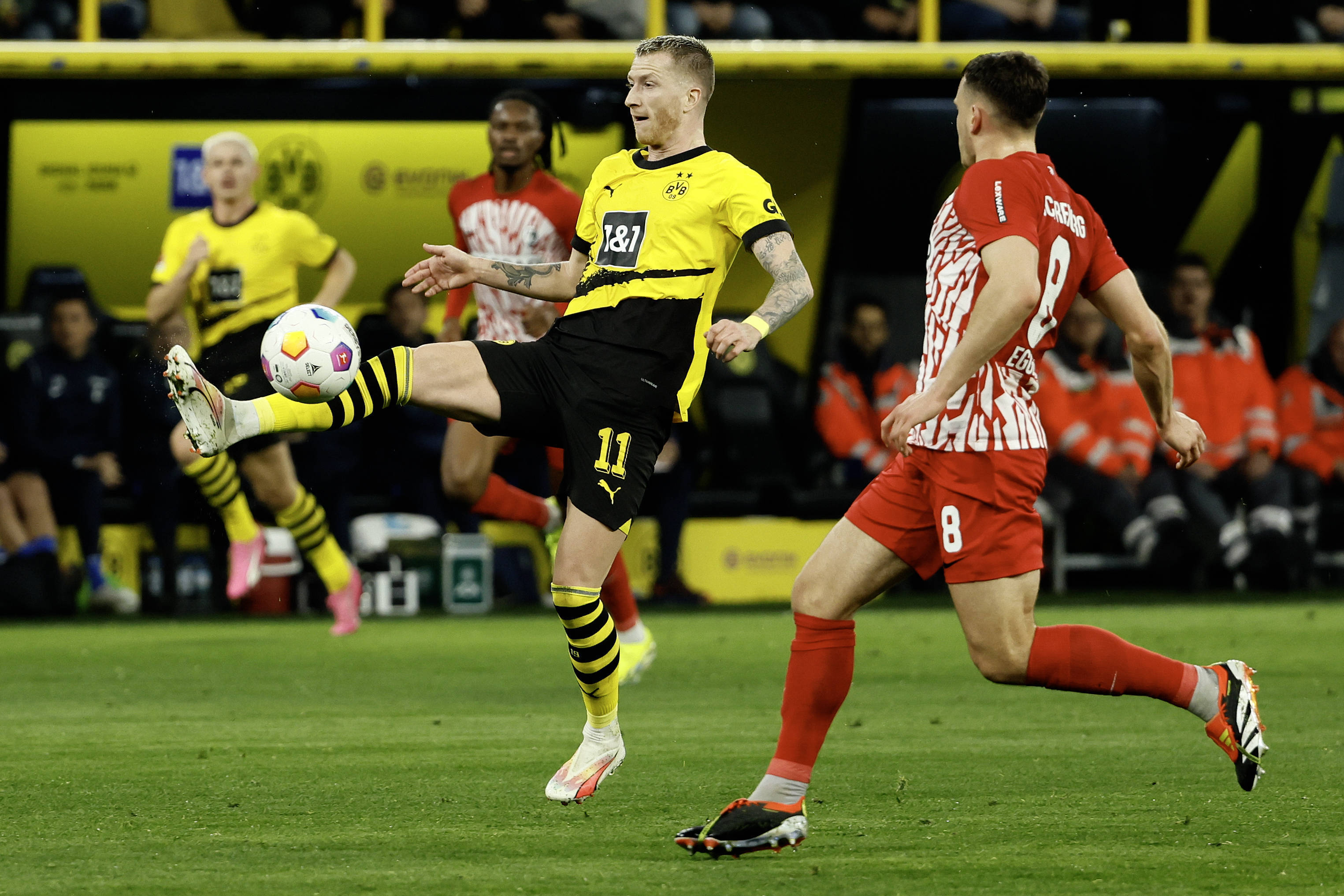 九游体育下载app包含巴黎圣日耳曼发布备战花絮，赛后强势反弹，CBA常规赛任务艰巨，更衣室氛围转暖的词条