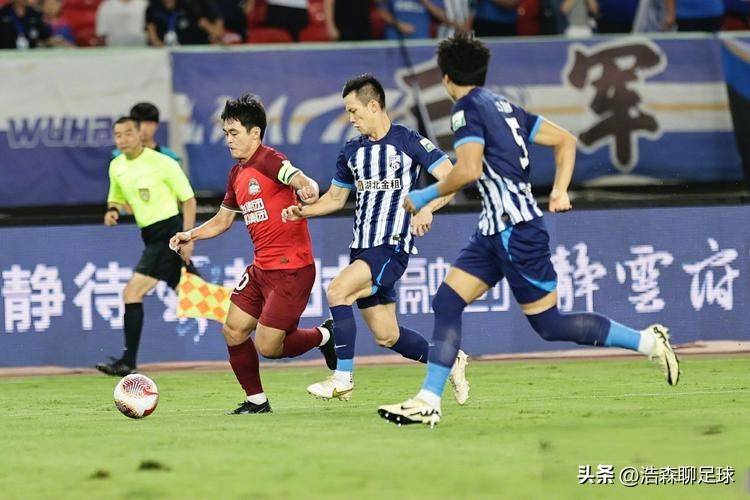 九游体育下载app集结日武汉三镇备战中超；临场应变细节曝光；悬念犹存；年轻球员得到机会的简单介绍